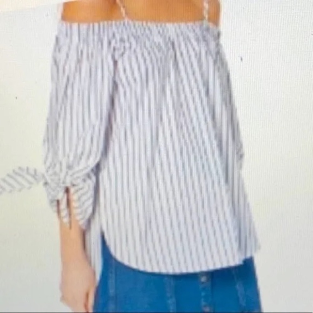 Seven Sisters Off Shoulder Shirt w Bow Sleeve Detail & Adjustable Straps. Small